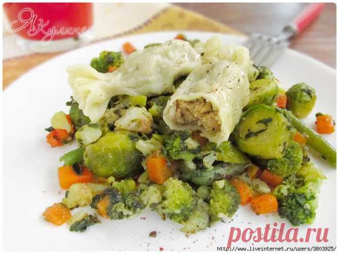 Равиоли-конфетки с курицей и грибами на подушке из овощей