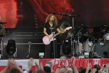 Шакире поставили памятник на родине. На родине певицы Шакиры — в колумбийском городе Барранкилья — поставили скульптуру в ее честь. Кадры с открытия памятника опубликовала артистка в соцсетях. Бронзовую статью высотой 6,4 метра создал художник Йино Маркес. Фигура воспроизводит танцевальное движение певицы из музыкального клипа на песню Hips Don't Lie.