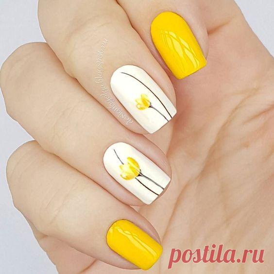 40 стильных идей модного летнего маникюра 2017 Ногти женщины должны быть шикарны всегда. На дворе лето, а значит, стоит тщательно изучить модные тенденции летнего маникюра 2017 и посмотреть фото новинок дизайнов ногтей. Форма ногтей, которая в тренде летом 2017 года – округлая, ведь сейчас на пике моды все естественное. Естественность и натураль