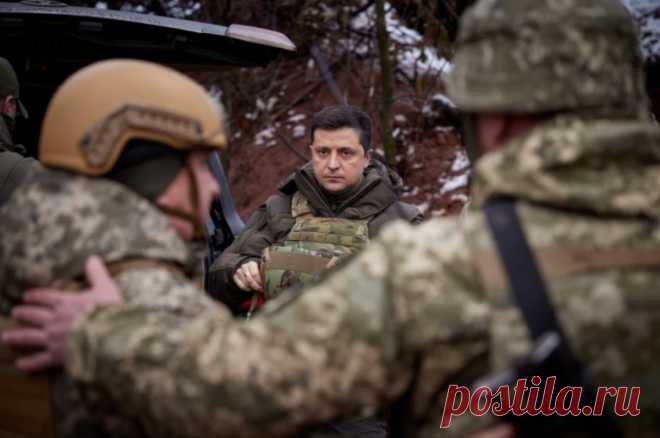Junge Welt: Зеленский приказал ВСУ уйти в оборону, чтобы избежать бунта. Еще одной проблемой для главы Украины стала возросшая популярность Валерия Залужного.