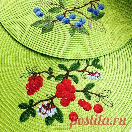 Вышиваем на ланчмате Вышитый пластиковый ланчмат украсит стол, его можно взять с собой в дорогу, на пикник. Он без проблем моется просто водой под краном. Уд..