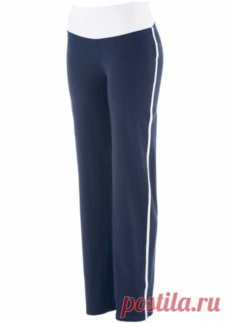 Расклешенные брюки Посмотретьпрямо сейчас: 
Облегающий покрой. Слегка расклешенные брючины. Машинная стирка.