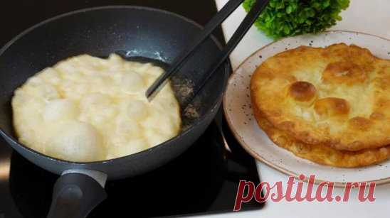 Просто КЕФИРЧИК, а как ВКУСНО . Такие лепешки могу есть целый день! В них можно завернуть салат, сыр, любые овощи под майонезом, с ними можно пить чай, кофе, компот, сок и др. В дачный сезон, когда нет желания стоять долго у плиты, такие 