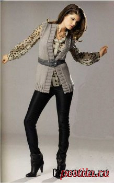 Жилет "Лунное серебро" Жилет "Лунное серебро" может быть с мехом и без него, на пуговицах или на "молнии". Вашему вниманию представлен вязаный жилет серого цвета, который предпочтительно носить с широким кожаным поясом. Жилет "Лунное серебро" является настоящим хитом прошедшего