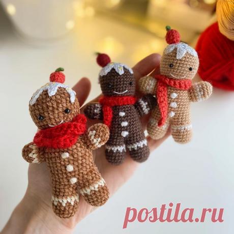PDF Пряня крючком. FREE crochet pattern; Аmigurumi doll patterns. Амигуруми схемы и описания на русском. Вязаные игрушки и поделки своими руками #amimore - маленький пряничный человечек к Новому году, кукла, пупс, куколка, Рождество, печенье, печенька.