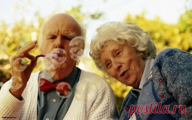 Утопия на тему счастливой старости Как грустно, что люди стареют. И старость не приходит одна. Слабеют силы и память, уходят из жизни друзья, сужается круг интересов, сокращаются ( и одновременно становятся такими необходимыми!) социальные контакты...