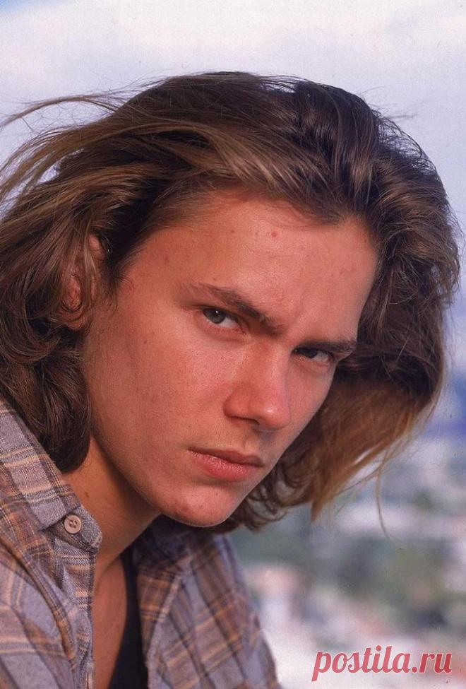 Ривер Феникс, 23 августа, 1970
 • 31 октября 1993