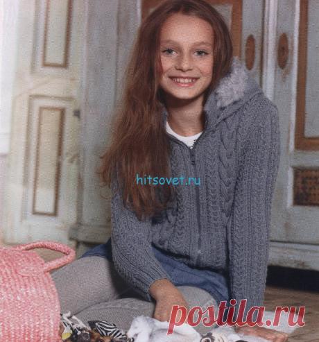 Вязание для девочки кардигана с капюшоном - Хитсовет Вязание для девочки кардигана с капюшоном. Вам потребуется : пряжа LANG YARNS „Merino 120" (100% овечья шерсть, 120 м/50 г): 500 (550-600) г серого цвета № 34.0124 и „Softhair" (82% вискоза, 18% полиамид, 40 м/50 г): 100 г серебряного цвета № 847.0023; прямые спицы № 6, круговые спицы № 4,5 длиной 40 см, № 6 и 10 длиной по 80 см, 1 замок-молния серого цвета,