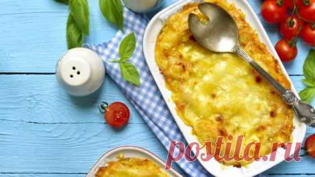 Пирог с луком и сыром фета Если бы меня попросили написать о греческой кухне, я бы написала о пирогах. О сочных овощных и сырных начинках, о хрустящем тесте фило. Вот, скажем, прассопита  традиционный пирог с пореем и сыром фета (иногда с добавлением картофеля) с северо-запада