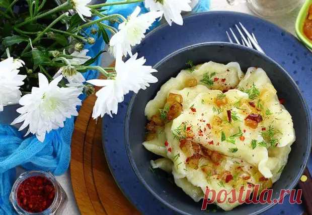Мешаем тесто с салом, делаем галушки с луком - Steak Lovers - 31 марта - 43641614538 - Медиаплатформа МирТесен