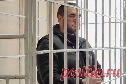 Криминальный авторитет получил 10 лет за вымогательство в российском городе. Березовский районный суд Красноярского края приговорил к 10 годам 20 дням лишения свободы криминального авторитета Вадима Еремеева за вымогательство 3,3 миллиона рублей и доведение до суицида. Он руководил преступной группой черных риелторов, занимавшихся махинациями с жильем в поселке Березовка и Красноярске.