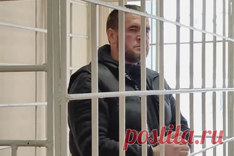 Криминальный авторитет получил 10 лет за вымогательство в российском городе. Березовский районный суд Красноярского края приговорил к 10 годам 20 дням лишения свободы криминального авторитета Вадима Еремеева за вымогательство 3,3 миллиона рублей и доведение до суицида. Он руководил преступной группой черных риелторов, занимавшихся махинациями с жильем в поселке Березовка и Красноярске.