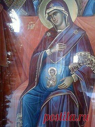Это одна из редчайших икон где Мария носит во чреве
   Иисуса  Христа!!!