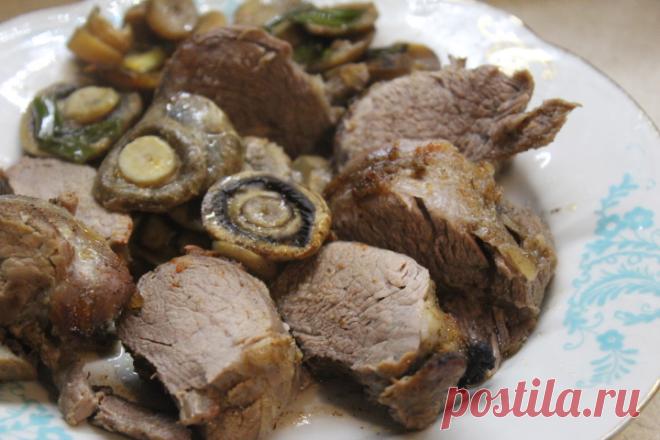 Свиная вырезка в ананасовом маринаде с грибами