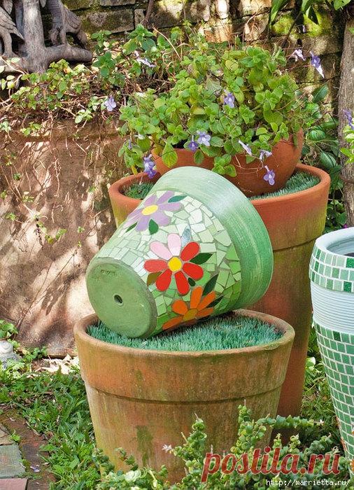 Вы еще не украсили свои цветочные горшки мозаикой?