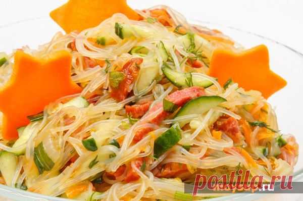 Как приготовить салат с фунчозой, овощами и курицей - простой рецепт с фото