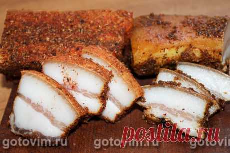 Соленое сало с чесноком в специях. Рецепт с фото Простой, но очень вкусный способ засолки сала. Причем, мы не жадные, и в одном рецепте сразу рассказываем о двух смесях специй, чтобы за один раз получить два разных вкуса соленого сала. 


