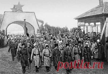 История появления символа СССР – звезды | Чёрт побери Пятиконечная звезда стала символом Советской России благодаря одному из вождей большевиков Льву Троцкому. При официальном утверждении её приказом Наркомвоена Республики Львом Троцким № 321 от 7 мая 1918 года пятиконечная звезда получила наименование «марсова звезда с плугом и молотом». В приказе также значилось, что этот знак «есть принадлежность лиц, состоящих на службе в войсках Красной Армии». Эзотерическая версия Тр...