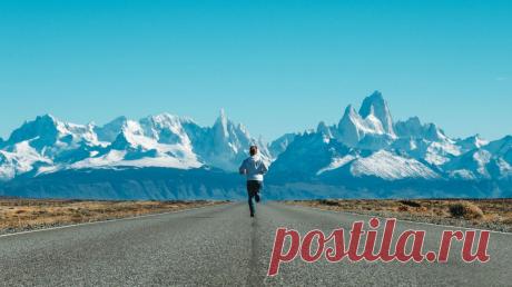 15 км бега, 775 отжиманий, 125 подъемов корпуса, 21 минута в парилке и купание в ледяном озере — лишь одна из тренировок Джесси Ицлера, описанных в книге «Месяц на пределе» (mif.to/predel). На этой неделе вы голосовали за главу из нее. Давайте читать.