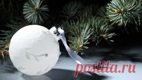 Скачать обои шарики, Новый Год, New Year, праздник, Christmas, украшения, Рождество, раздел новый год в разрешении 1366x768