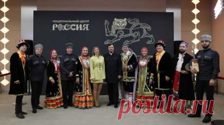 В НЦ «Россия» прошёл гала-концерт, приуроченный ко Дню народного единства. В Национальном центре «Россия» прошёл гала-концерт, приуроченный ко Дню народного единства. Он стал кульминацией фестивальной программы Всероссийского проекта «Современная музыкальная карта России», посвящённого многообразию культурного пространства страны. Читать далее