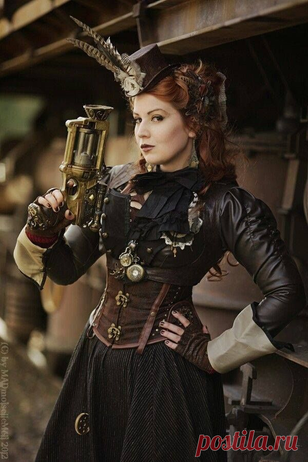 Стимпанк. Женщина. Викторианское стимпанк платье. Пистолет.