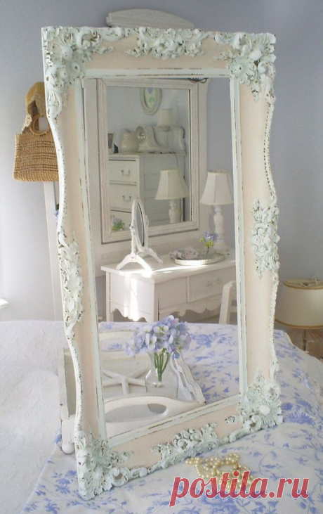 Shabby chic vintage frame pink white