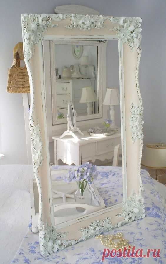 Shabby chic vintage frame pink white