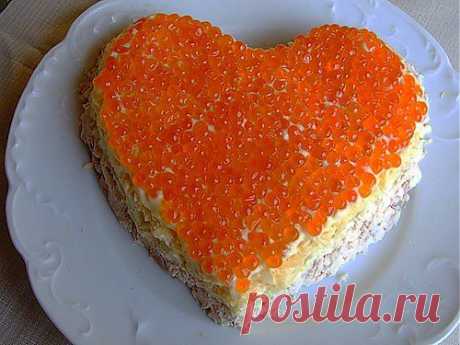 Слоеный салат с курицей, яблоком и красной икрой &amp;#8220;Сердечко&amp;#8221; / Простые рецепты