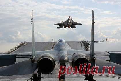 17 июля: какой праздник сегодня отмечают в России и мире. 17 июля российский ВМФ отмечает день основания морской авиации, а этнографы — свой профессиональный праздник. Во всем мире тем временем празднуют День эмодзи. «Лента.ру» рассказывает, какие еще события приходятся на 17 июля, кто из знаменитостей родился в этот день и какие приметы ему соответствуют.