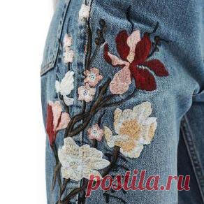 Вышивка – это не просто предельно трепетный модный тренд, а и волшебный инструмент, который позволяет формировать желаемый силуэт. Рассказываем, как использовать волшебство вышивки себе во благо, подкрепляем рассказ красивыми фото вышитой одежды.