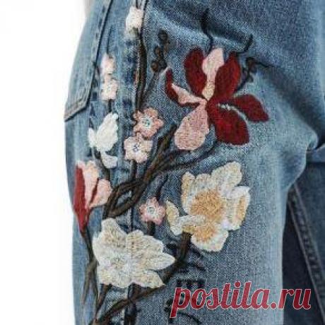 Вышивка – это не просто предельно трепетный модный тренд, а и волшебный инструмент, который позволяет формировать желаемый силуэт. Рассказываем, как использовать волшебство вышивки себе во благо, подкрепляем рассказ красивыми фото вышитой одежды.