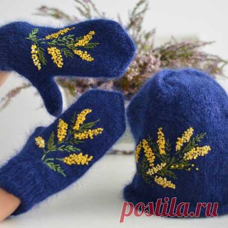 Давно не было в моей ленте мимозы, решила, надо исправляться 😀. На этот раз веточки мимозы распустились на интересной насыщенной синей основе.
#вяжуназаказ #вяжем #knitstagram #knitting #knitted #knitwear #knit #альпака #альпаканашелке #итальянскаяпряжа #вышивка #рококо #embroiderydesign #embroidery #em_hm #бразильскаявышивка #декоративные #авторскаяработа #авторскаяодежда #дизайнерскаяодежда #варежки #варежкиназаказ #вязаныеварежки  #хочувhmd#вышивка #рококо #embroideryd...