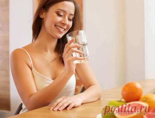 Что можно есть и пить на голодный желудок: 20 лучших продуктов и напитков натощак Чтобы организм был здоров, необходимо правильно питаться. Первый прием пищи очень важен, поэтому желательно следить за тем, что попадает в пустой желудок. Ведь многие продукты и напитки не рекомендует...