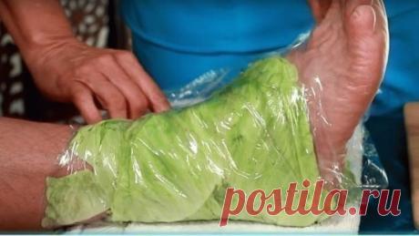 Эти компрессы избавляют от болей в суставах, коленях, заживляют раны и вытягивают гной! Узнала от своей бабушки…
Еще наши бабушки постоянно использовали эти компрессы для избавления от болей в суставах и заживления ран! Кроме того, капуста — отличная защита от радиации и рака, в дополнение к богатому содержанию витамина К, фолиевой кислоты и магния. Капустные листья используются с древних как целебные компрессы для лечения различных заболеваний.
Как приготовить компрессы?
Возьмите капустные л