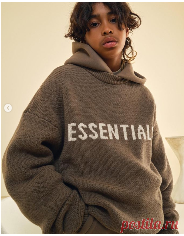 Свитер из худи. Испортили кофту от спортивного костюма? Замените основную часть вязанием в тон, сохранив капюшон. Может быть очень стильно!