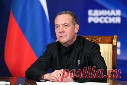 Дмитрия Медведева наградили за особый вклад в развитие государства и права