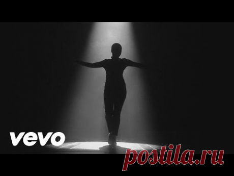 Sade - Love Is Found (Live 2011)