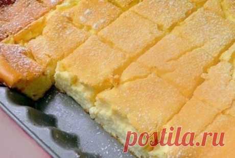 ПРОСТО СМЕШАЙТЕ ВСЕ В ОДНОЙ МИСКЕ И ПОСТАВЬТЕ В ДУХОВКУ. ЭТОТ ТОРТ СТАНЕТ ВАШИМ ЛЮБИМЫМ! ⠀ 
И недорого.  
Представляем вашему вниманию нежный творожный десерт. Воздушность и легкость — главные достоинства этого пирога. ⠀ 
От него сложно оторваться. Его можно приготовить, если гости к вам нагрянули совершенно внезапно. ⠀ 
Времени на него у вас уйдет от силы 30 минут. Так что обязательно возьмите его на заметку! ⠀ 
Вот что вам понадобится: ⠀ 
2 стакана муки;  
1,5 стакана сахара;  
4 ст. л. сметан