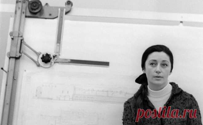 Умерла вдова писателя Кира Булычева, иллюстратор Кира Сошинская. Умерла художник-иллюстратор, переводчица и вдова писателя-фантаста Кира Булычева Кира Сошинская, сообщила РБК ее дочь Алиса Лютомская.