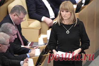 Российские олимпийские чемпионы рассказали о подарках от спонсоров. Депутат Госдумы, олимпийская чемпионка по конькобежному спорту Светлана Журова, теннисистка Екатерина Макарова и конькобежец Александр Голубев прокомментировали новость о миллионе долларов, подаренном чемпиону по вольной борьбе за победу в Токио. Они рассказали о наградах, полученных от спонсоров.