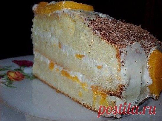 Торт «Нежный поцелуй»
Ингредиенты
Для теста:
желтки яичные - пять штук.
сахар - 1 стакан
сливочное масло - 200 грамм
сметана - 200 грамм
мука пшеничная - 2 стакана
сода - 1/4 ч. ложки
соль
ванилин - на кончике ножа
Для крема:
сливки густые - 1 стакан
сахар - 1/2 стакана
орехи обжаренные рубленные - 1 1/2 стакана
сироп ягодный - две столовых ложки
Способ приготовления рецепта Торт «Нежный поцелуй»
Желтки разотрем с сахаром добела. Добавим масло, сметану, соль, разведенный в нескольких каплях горя