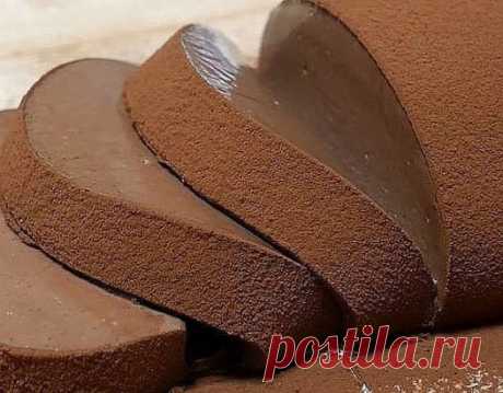 Такой вкуснятины вы точно ещё не пробовали! Нежнейший, кремовый, тающий во рту десерт. Он очень вкусный, в меру сладкий, а ещё очень-очень шоколадный! 
Делаю своим пару раз в месяц точно. Уж очень он вкусный!