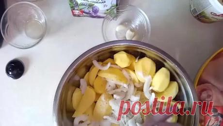 Бёдрышки с картошкой в духовке. Рецепт проще не бывает.