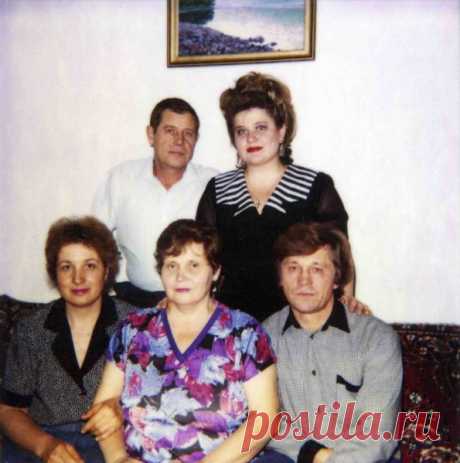 Файл:Новый год с родителями 1994 01.jpg — Медали и Ордена