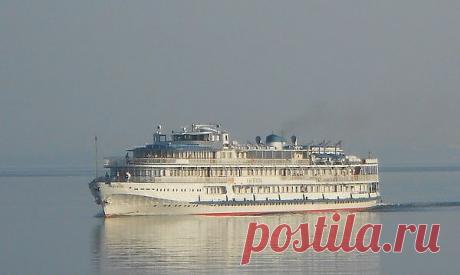 Кама, теплоход &quot;Н.В.Гоголь&quot; | виноградное вино