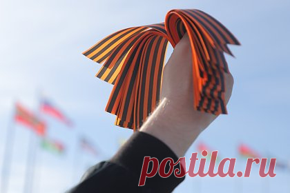 Посол России в ФРГ прокомментировал запрет на демонстрацию символов Дня Победы. Посол России в Германии Сергей Нечаев назвал «не очень дальновидным жестом» запрет властей на демонстрацию символов, связанных с Днем Победы, пишут «Известия». Памятная церемония возложения венков и цветов к мемориалам павшим советским воинам в день 78-летия Победы состоялась в Трептов-парке и Тиргартене в Берлине.