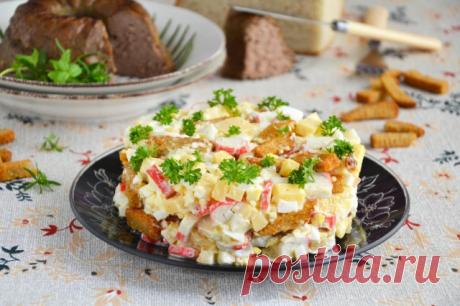 Салат с сухариками Королевский рецепт фото пошагово и видео - 1000.menu