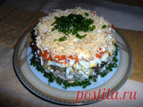 Салат с рыбой и солеными огурцами | Домашняя еда