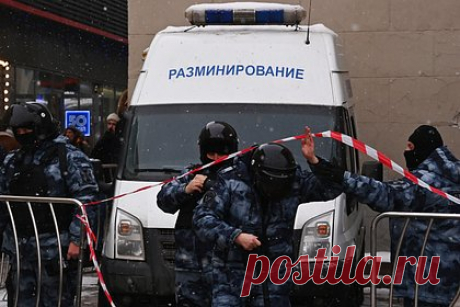 Опору железнодорожного моста подорвали под Самарой. Глава региона назвал это попыткой теракта. Опору железнодорожного моста через реку Чапаевка в Самарской области подорвали в понедельник, 4 марта. Ответственность взяло на себя ГУР Минобороны Украины. Мэр региона назвал случившееся попыткой террористического акта. В результате подрыва никто не пострадал, однако был нарушен график движения поездов.